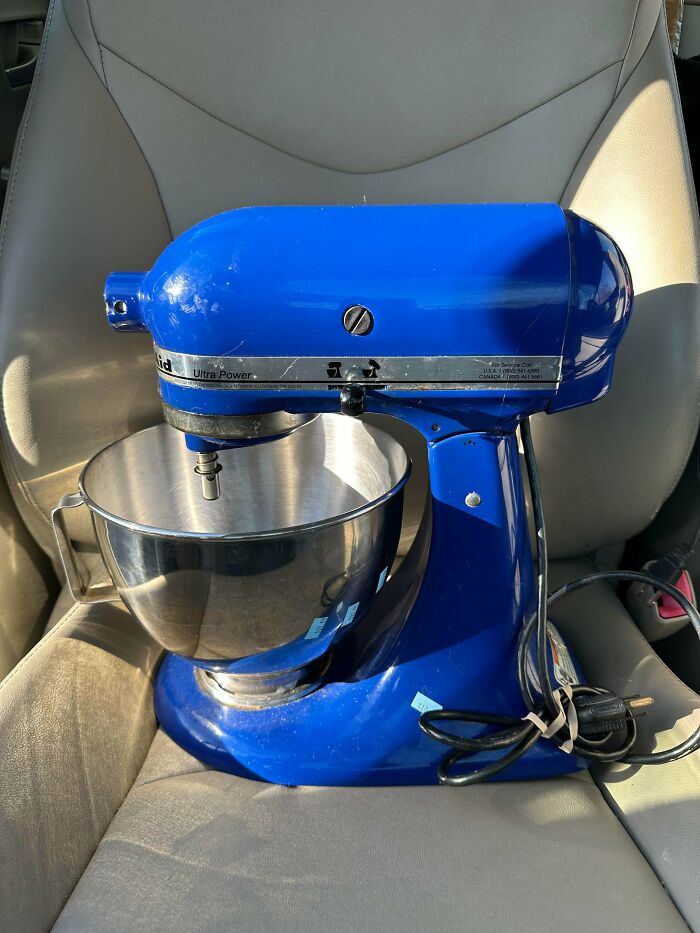86 Thrift Store Finds That Made Digging Through Secondhand Shelves Totally Worth It 86 Thrift Store Finds That Made Digging Through Secondhand Shelves Totally Worth It