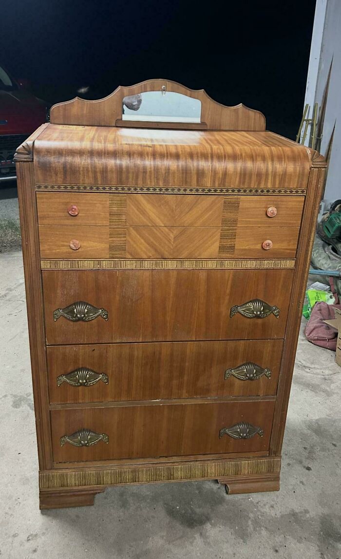 86 Thrift Store Finds That Made Digging Through Secondhand Shelves Totally Worth It 86 Thrift Store Finds That Made Digging Through Secondhand Shelves Totally Worth It