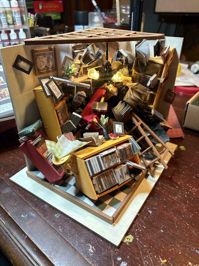 105 Book Nooks That Turn A Few Inches Of Shelf Space Into Entire Little Worlds (New Pics) 105 Book Nooks That Turn A Few Inches Of Shelf Space Into Entire Little Worlds (New Pics)