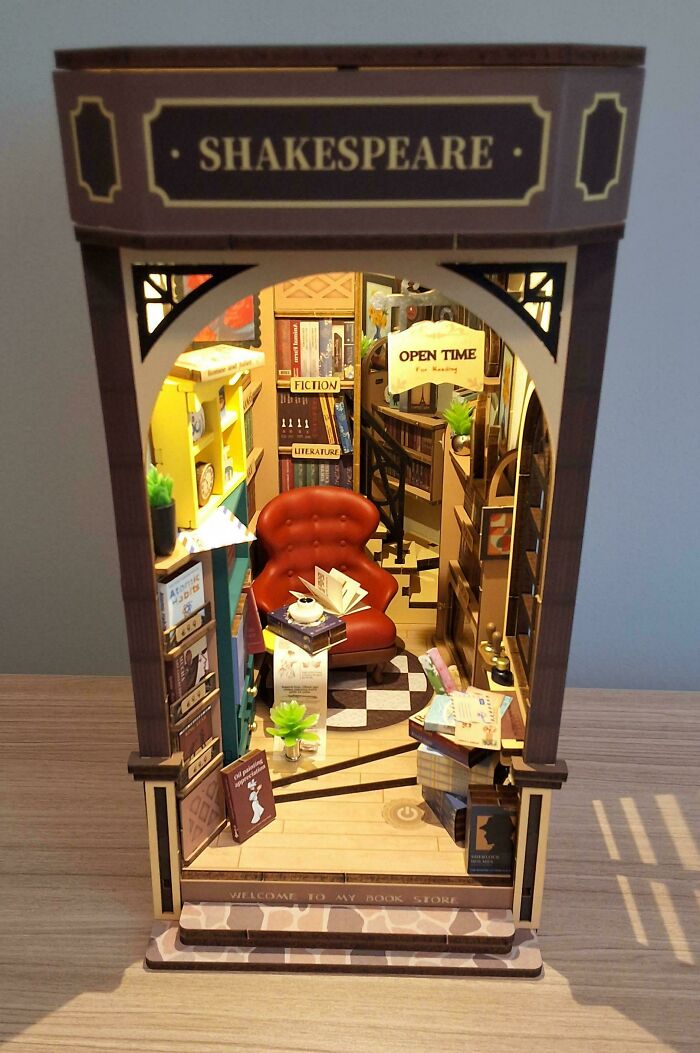 105 Book Nooks That Turn A Few Inches Of Shelf Space Into Entire Little Worlds (New Pics) 105 Book Nooks That Turn A Few Inches Of Shelf Space Into Entire Little Worlds (New Pics)