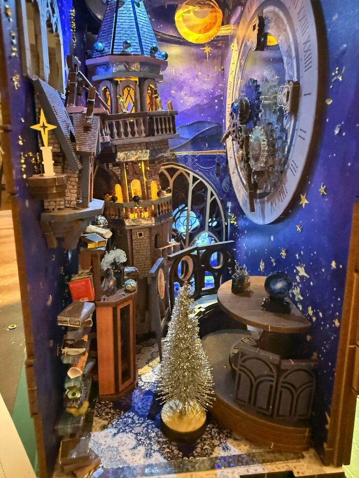 105 Book Nooks That Turn A Few Inches Of Shelf Space Into Entire Little Worlds (New Pics) 105 Book Nooks That Turn A Few Inches Of Shelf Space Into Entire Little Worlds (New Pics)