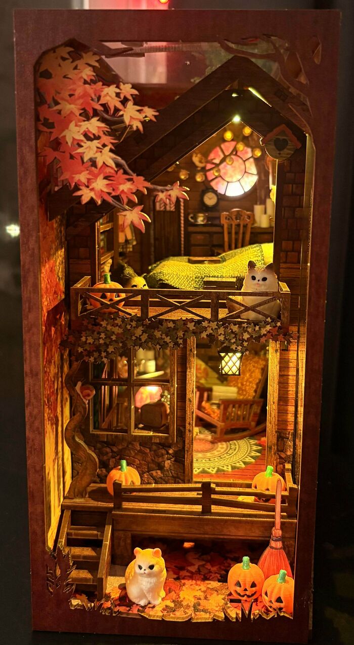 105 Book Nooks That Turn A Few Inches Of Shelf Space Into Entire Little Worlds (New Pics) 105 Book Nooks That Turn A Few Inches Of Shelf Space Into Entire Little Worlds (New Pics)