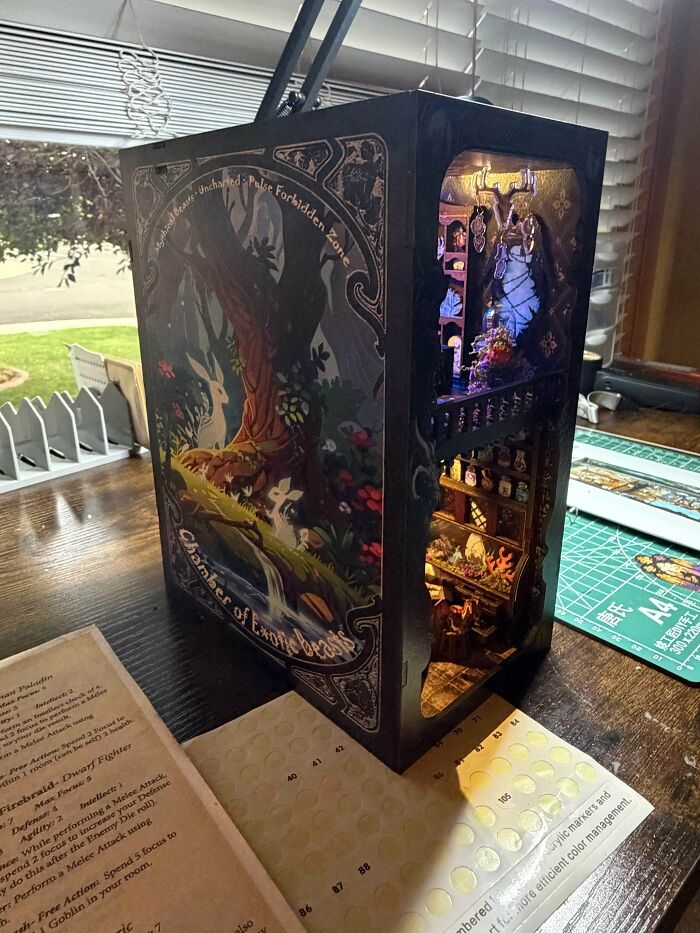 105 Book Nooks That Turn A Few Inches Of Shelf Space Into Entire Little Worlds (New Pics) 105 Book Nooks That Turn A Few Inches Of Shelf Space Into Entire Little Worlds (New Pics)