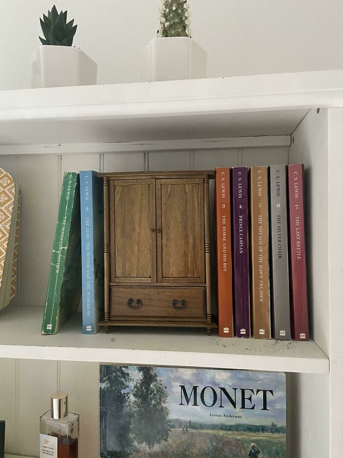 105 Book Nooks That Turn A Few Inches Of Shelf Space Into Entire Little Worlds (New Pics) 105 Book Nooks That Turn A Few Inches Of Shelf Space Into Entire Little Worlds (New Pics)