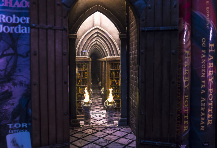 105 Book Nooks That Turn A Few Inches Of Shelf Space Into Entire Little Worlds (New Pics) 105 Book Nooks That Turn A Few Inches Of Shelf Space Into Entire Little Worlds (New Pics)