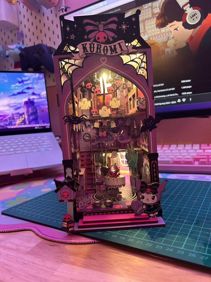 105 Book Nooks That Turn A Few Inches Of Shelf Space Into Entire Little Worlds (New Pics) 105 Book Nooks That Turn A Few Inches Of Shelf Space Into Entire Little Worlds (New Pics)