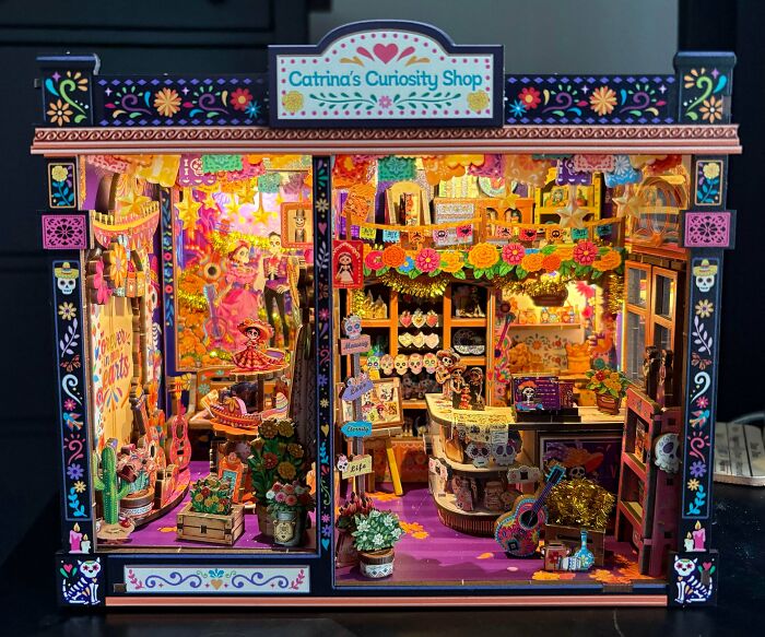 105 Book Nooks That Turn A Few Inches Of Shelf Space Into Entire Little Worlds (New Pics) 105 Book Nooks That Turn A Few Inches Of Shelf Space Into Entire Little Worlds (New Pics)