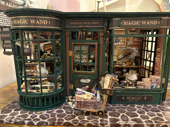 105 Book Nooks That Turn A Few Inches Of Shelf Space Into Entire Little Worlds (New Pics) 105 Book Nooks That Turn A Few Inches Of Shelf Space Into Entire Little Worlds (New Pics)