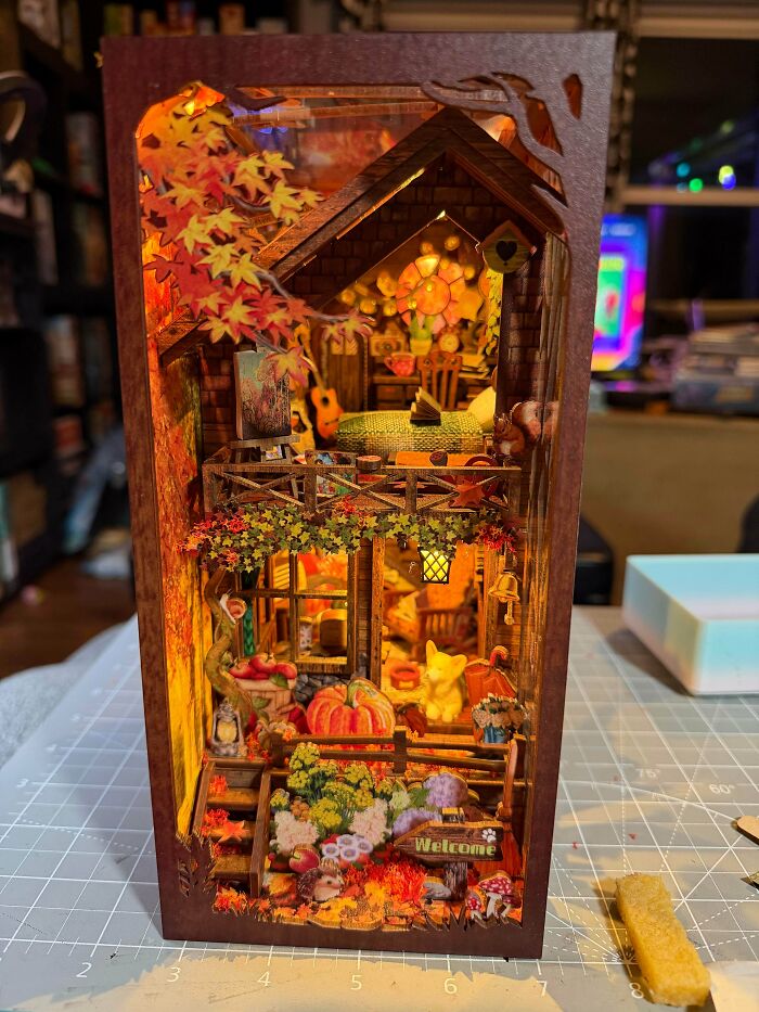 105 Book Nooks That Turn A Few Inches Of Shelf Space Into Entire Little Worlds (New Pics) 105 Book Nooks That Turn A Few Inches Of Shelf Space Into Entire Little Worlds (New Pics)