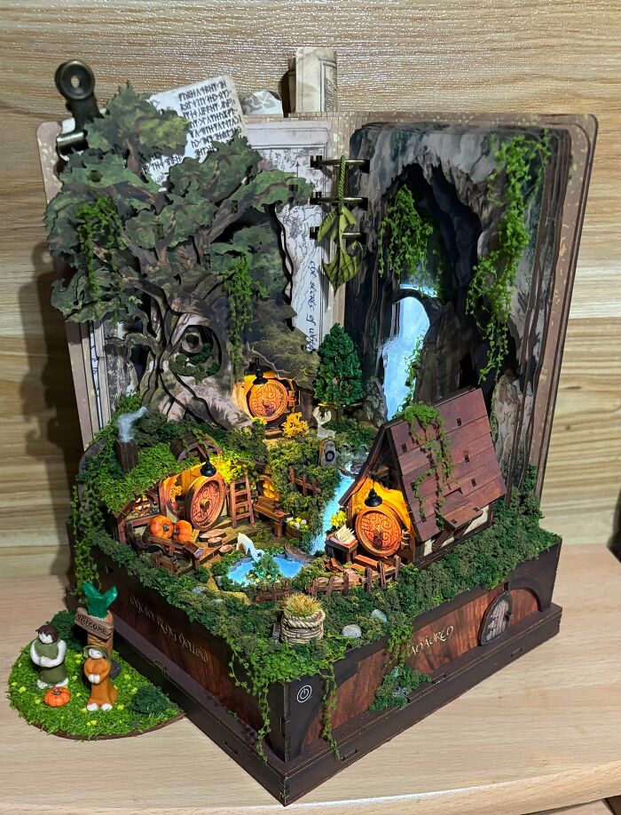 105 Book Nooks That Turn A Few Inches Of Shelf Space Into Entire Little Worlds (New Pics) 105 Book Nooks That Turn A Few Inches Of Shelf Space Into Entire Little Worlds (New Pics)