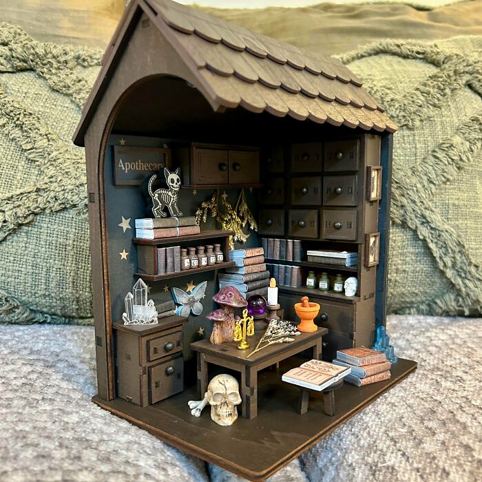 105 Book Nooks That Turn A Few Inches Of Shelf Space Into Entire Little Worlds (New Pics) 105 Book Nooks That Turn A Few Inches Of Shelf Space Into Entire Little Worlds (New Pics)