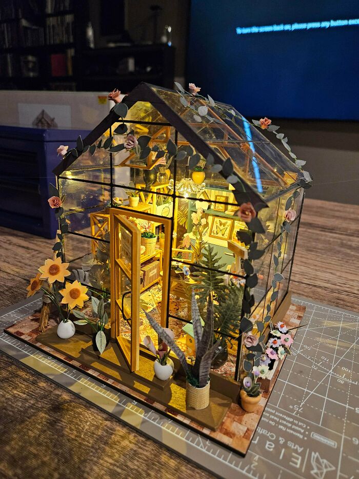 105 Book Nooks That Turn A Few Inches Of Shelf Space Into Entire Little Worlds (New Pics) 105 Book Nooks That Turn A Few Inches Of Shelf Space Into Entire Little Worlds (New Pics)