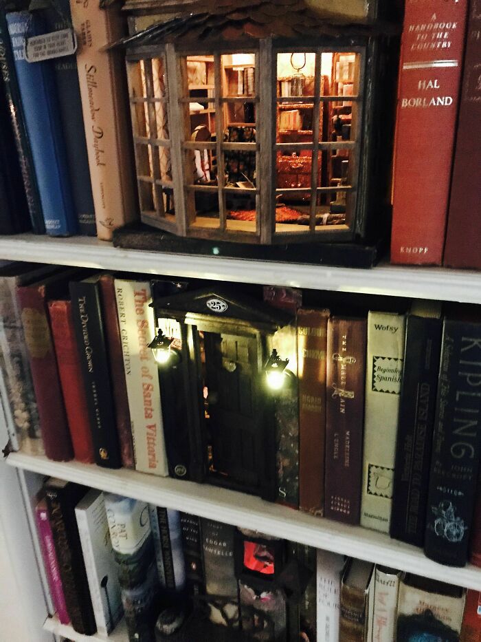 105 Book Nooks That Turn A Few Inches Of Shelf Space Into Entire Little Worlds (New Pics) 105 Book Nooks That Turn A Few Inches Of Shelf Space Into Entire Little Worlds (New Pics)