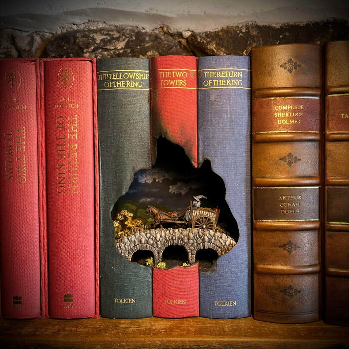105 Book Nooks That Turn A Few Inches Of Shelf Space Into Entire Little Worlds (New Pics) 105 Book Nooks That Turn A Few Inches Of Shelf Space Into Entire Little Worlds (New Pics)