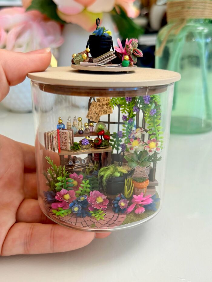 105 Book Nooks That Turn A Few Inches Of Shelf Space Into Entire Little Worlds (New Pics) 105 Book Nooks That Turn A Few Inches Of Shelf Space Into Entire Little Worlds (New Pics)