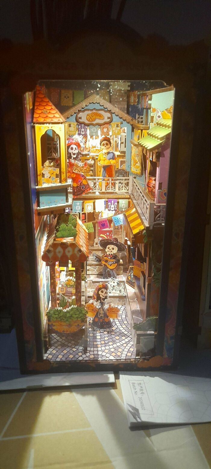 105 Book Nooks That Turn A Few Inches Of Shelf Space Into Entire Little Worlds (New Pics) 105 Book Nooks That Turn A Few Inches Of Shelf Space Into Entire Little Worlds (New Pics)