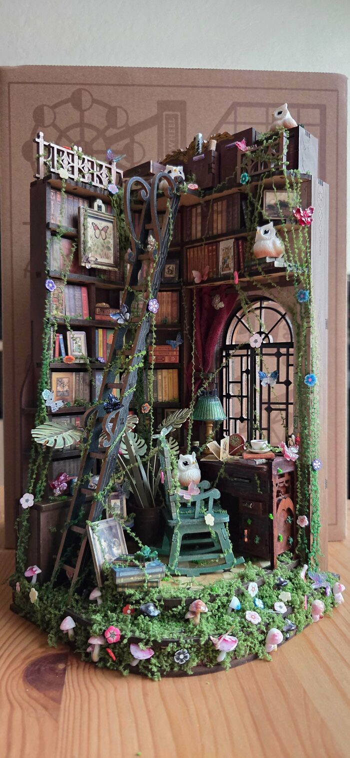 105 Book Nooks That Turn A Few Inches Of Shelf Space Into Entire Little Worlds (New Pics) 105 Book Nooks That Turn A Few Inches Of Shelf Space Into Entire Little Worlds (New Pics)