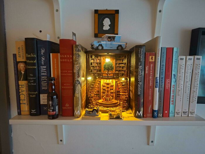 105 Book Nooks That Turn A Few Inches Of Shelf Space Into Entire Little Worlds (New Pics) 105 Book Nooks That Turn A Few Inches Of Shelf Space Into Entire Little Worlds (New Pics)