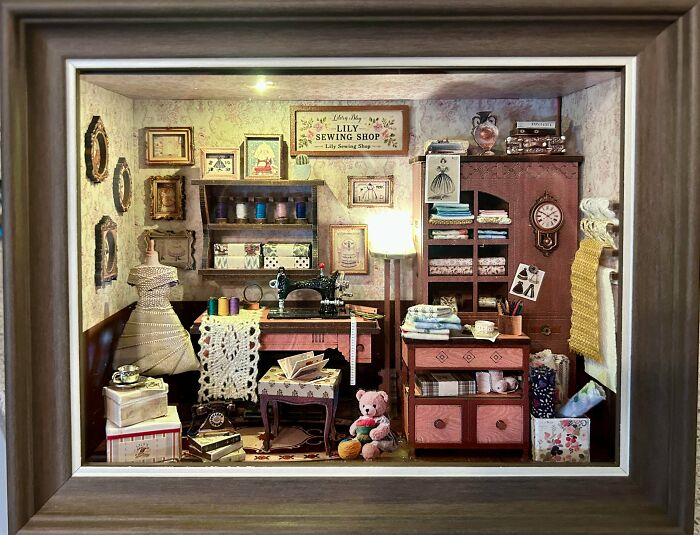 105 Book Nooks That Turn A Few Inches Of Shelf Space Into Entire Little Worlds (New Pics) 105 Book Nooks That Turn A Few Inches Of Shelf Space Into Entire Little Worlds (New Pics)