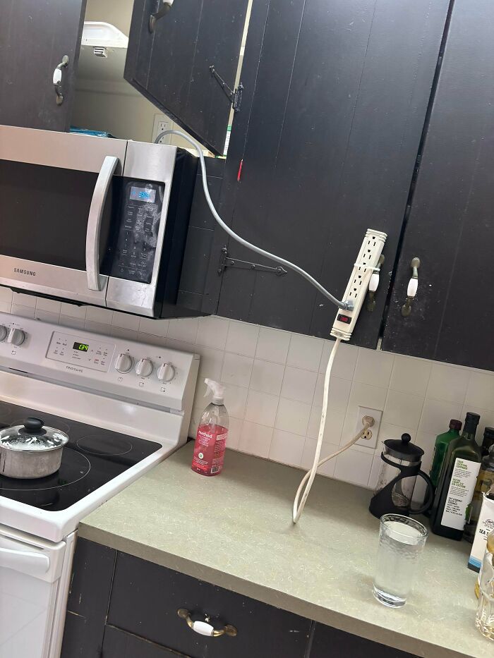 76 Times Landlords Were So Terrible, They Had To Be Shamed In This Online Community (New Pics) 76 Times Landlords Were So Terrible, They Had To Be Shamed In This Online Community (New Pics)