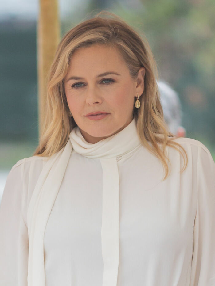 Alicia Silverstone: Bio And Career Highlights Alicia Silverstone: Bio And Career Highlights