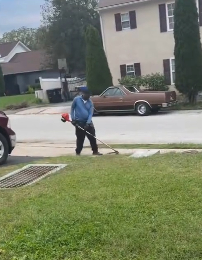 “That’s Entitlement”: Woman Sparks Heated Debate After Complaining About Male Neighbor Not Mowing Her Side “That’s Entitlement”: Woman Sparks Heated Debate After Complaining About Male Neighbor Not Mowing Her Side