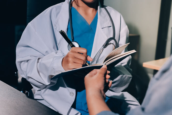 Doctors Reveal 37 Health Problems They’re Seeing In Gen Z That Used To Be Rare In Young People
