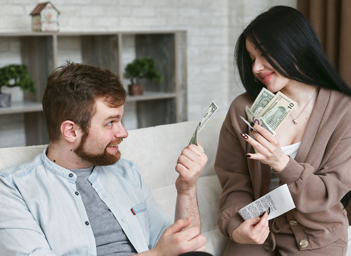 Guy Reminds Woman Of All The Things He Buys, Uses Them Against Her, Then Says She’s Hurting Him