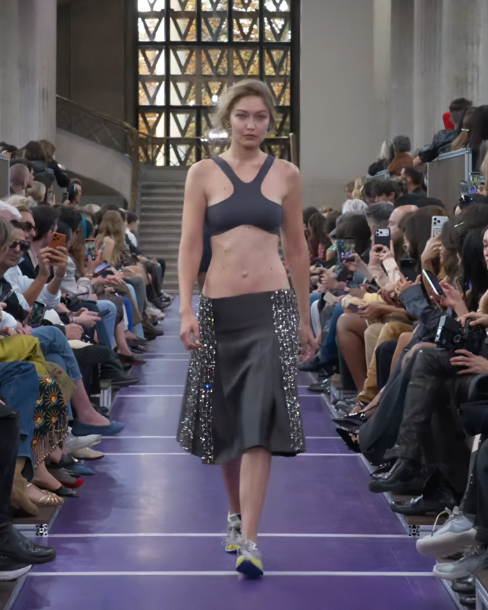 “Nepotism At Its Finest”: Gigi Hadid’s Runway Return Has Viewers Brutally Questioning Her Supermodel Credentials “Nepotism At Its Finest”: Gigi Hadid’s Runway Return Has Viewers Brutally Questioning Her Supermodel Credentials