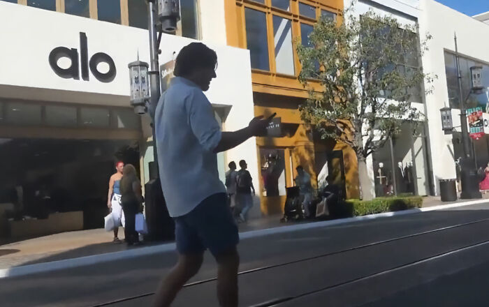 Urgent Warning For LA Women After “Manosphere” Adherent Crashes Out On Woman Who Turns Him Down Urgent Warning For LA Women After “Manosphere” Adherent Crashes Out On Woman Who Turns Him Down