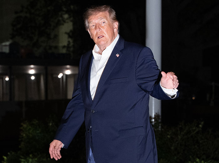 “You Must Be Blind Or Stupid”: Trump’s Path To Air Force One Slammed As White House Defends “Perfect Walk” “You Must Be Blind Or Stupid”: Trump’s Path To Air Force One Slammed As White House Defends “Perfect Walk”