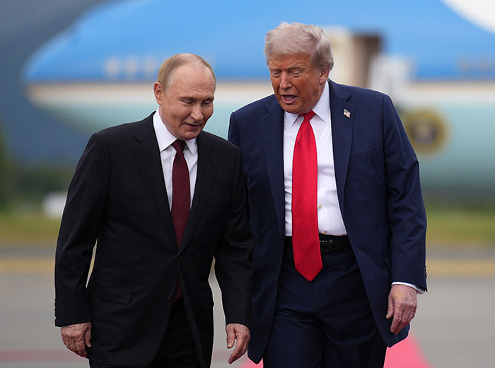 “You Must Be Blind Or Stupid”: Trump’s Path To Air Force One Slammed As White House Defends “Perfect Walk” “You Must Be Blind Or Stupid”: Trump’s Path To Air Force One Slammed As White House Defends “Perfect Walk”