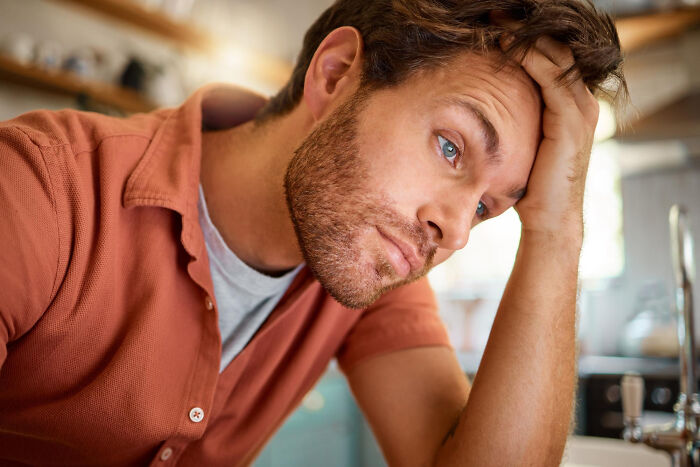 Women Who Grew Up Without Guys Around Share 50 Things That Genuinely Surprised Them About Living With One