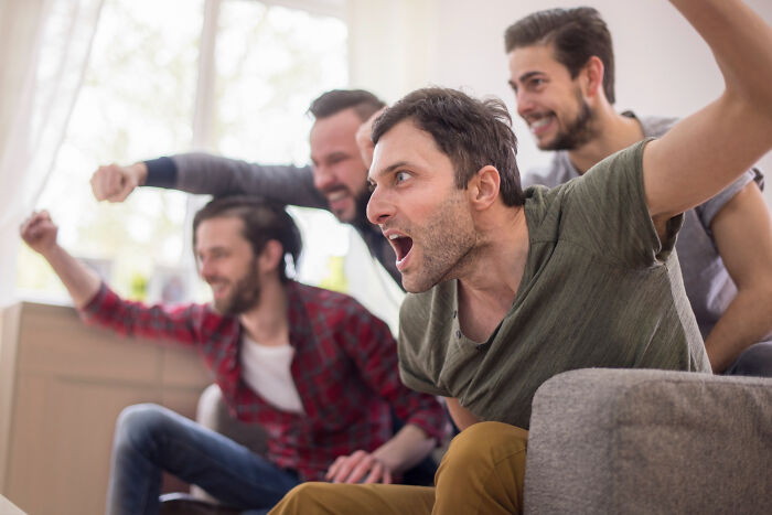 Women Who Grew Up Without Guys Around Share 50 Things That Genuinely Surprised Them About Living With One