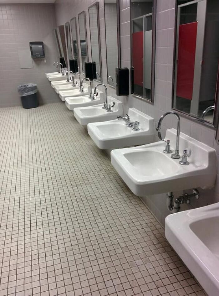 98 Photos That Perfectionists Might Want To Burn, Put The Ashes In A Box And Release It Into The Ocean 98 Photos That Perfectionists Might Want To Burn, Put The Ashes In A Box And Release It Into The Ocean