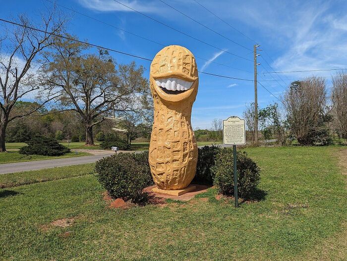 79 Hilarious, Bizarre, And Downright Bad Examples Of Public Art Around The World
