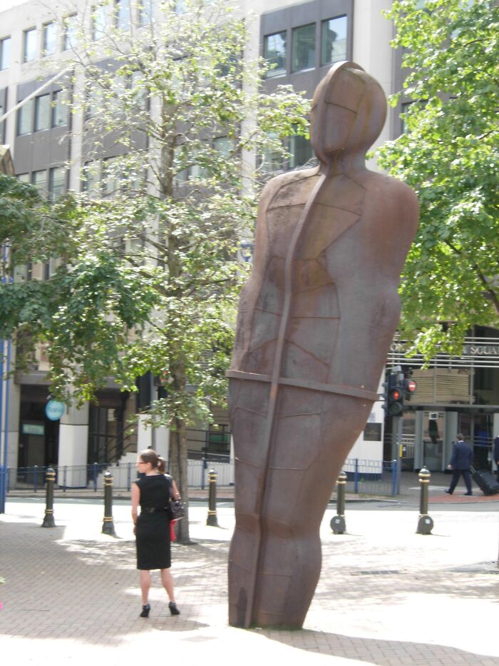 79 Hilarious, Bizarre, And Downright Bad Examples Of Public Art Around The World