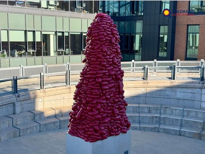 79 Hilarious, Bizarre, And Downright Bad Examples Of Public Art Around The World
