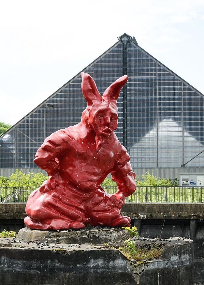 79 Hilarious, Bizarre, And Downright Bad Examples Of Public Art Around The World