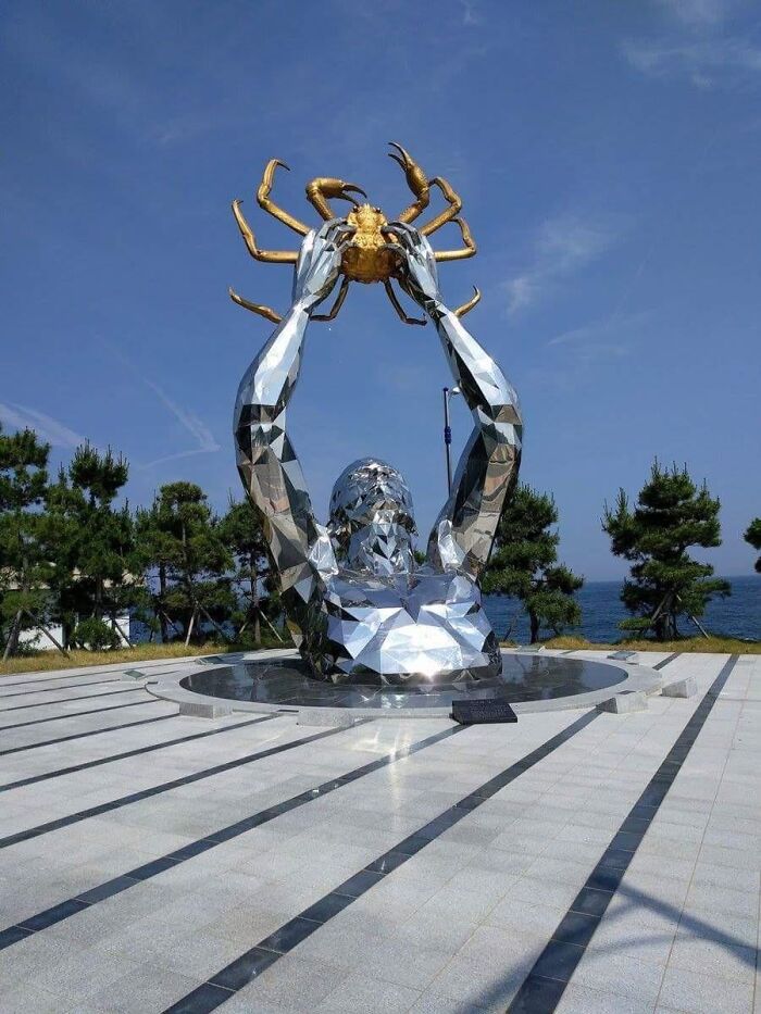 79 Hilarious, Bizarre, And Downright Bad Examples Of Public Art Around The World