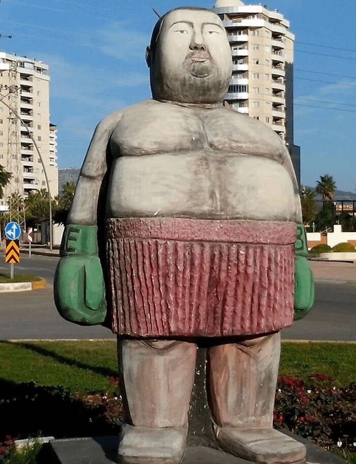 79 Hilarious, Bizarre, And Downright Bad Examples Of Public Art Around The World