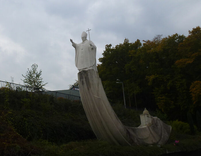 79 Hilarious, Bizarre, And Downright Bad Examples Of Public Art Around The World