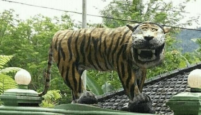 79 Hilarious, Bizarre, And Downright Bad Examples Of Public Art Around The World