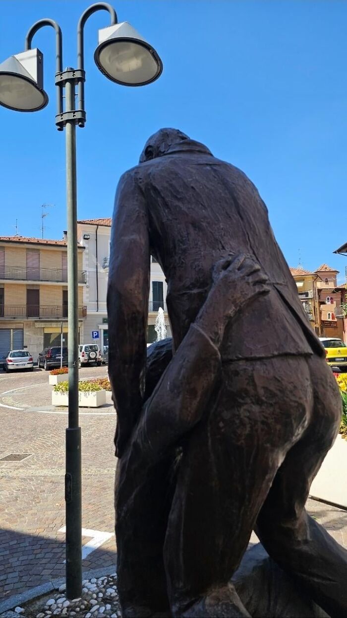 79 Hilarious, Bizarre, And Downright Bad Examples Of Public Art Around The World