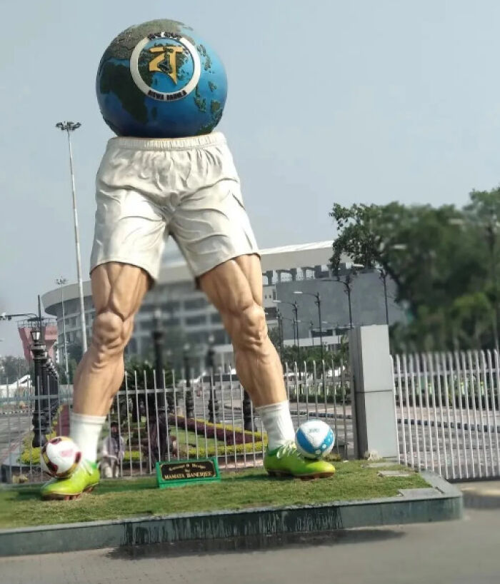 79 Hilarious, Bizarre, And Downright Bad Examples Of Public Art Around The World