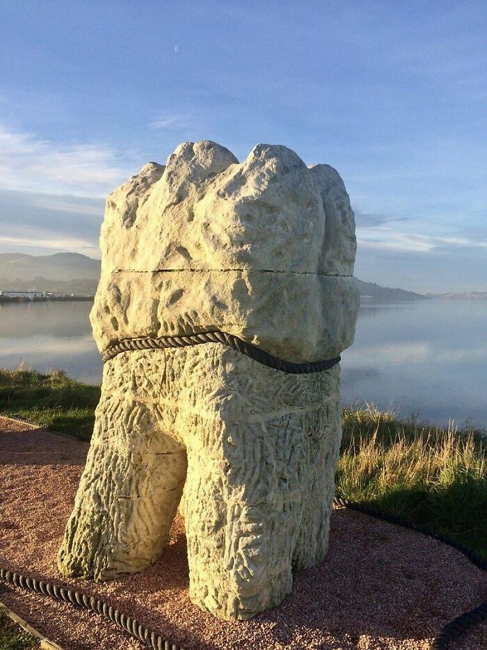 79 Hilarious, Bizarre, And Downright Bad Examples Of Public Art Around The World