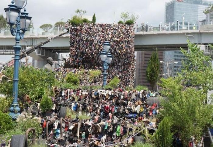 79 Hilarious, Bizarre, And Downright Bad Examples Of Public Art Around The World
