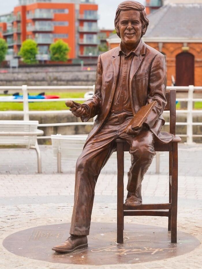 79 Hilarious, Bizarre, And Downright Bad Examples Of Public Art Around The World