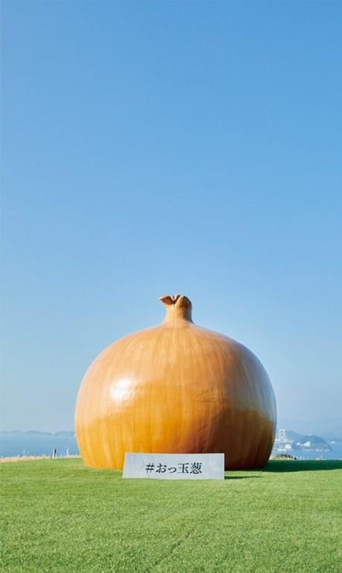 79 Hilarious, Bizarre, And Downright Bad Examples Of Public Art Around The World