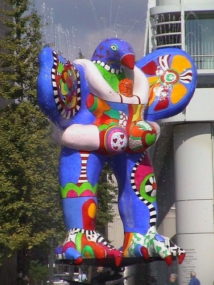 79 Hilarious, Bizarre, And Downright Bad Examples Of Public Art Around The World